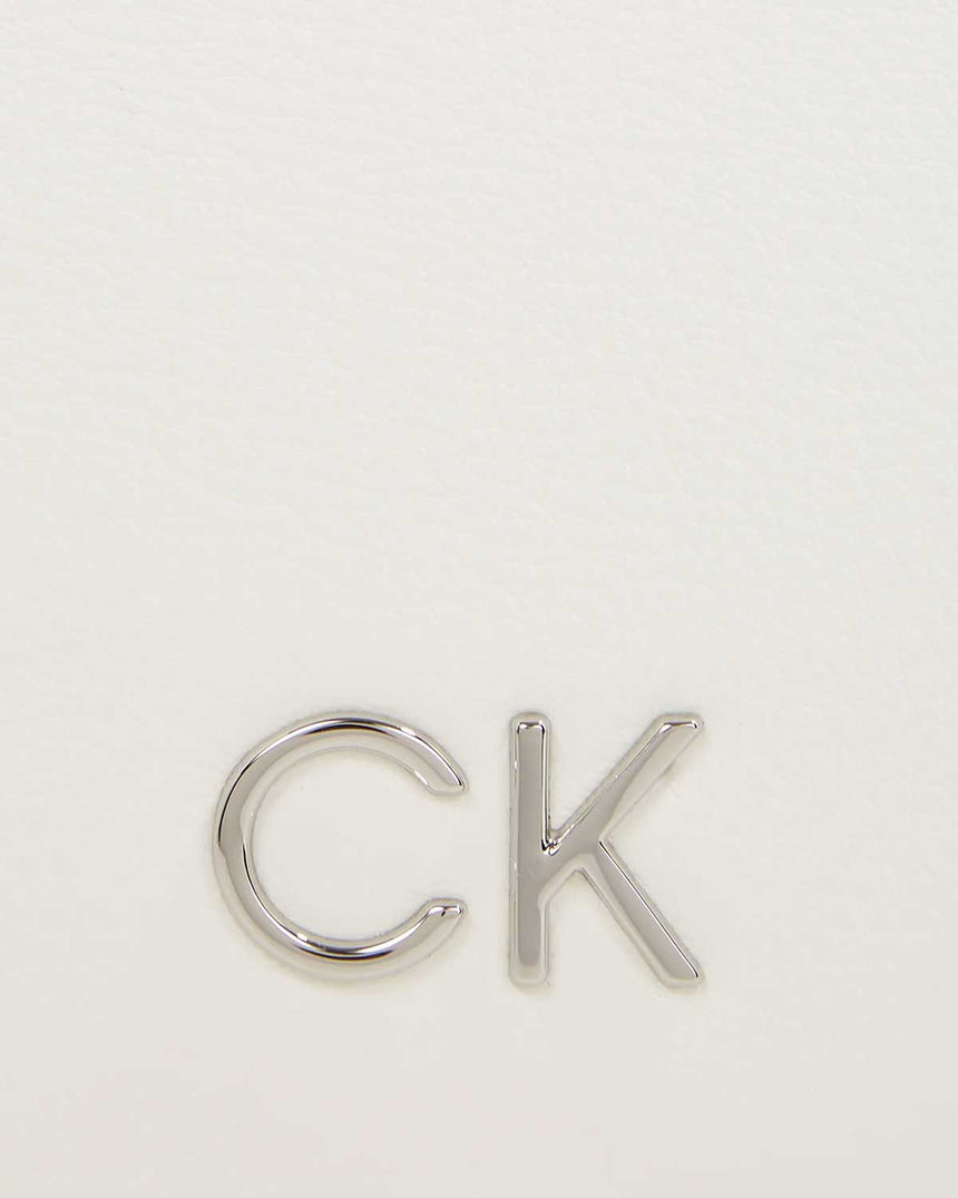 Calvin Klein Daily Saddle Pebble Çapraz Askılı Çanta Bright White
