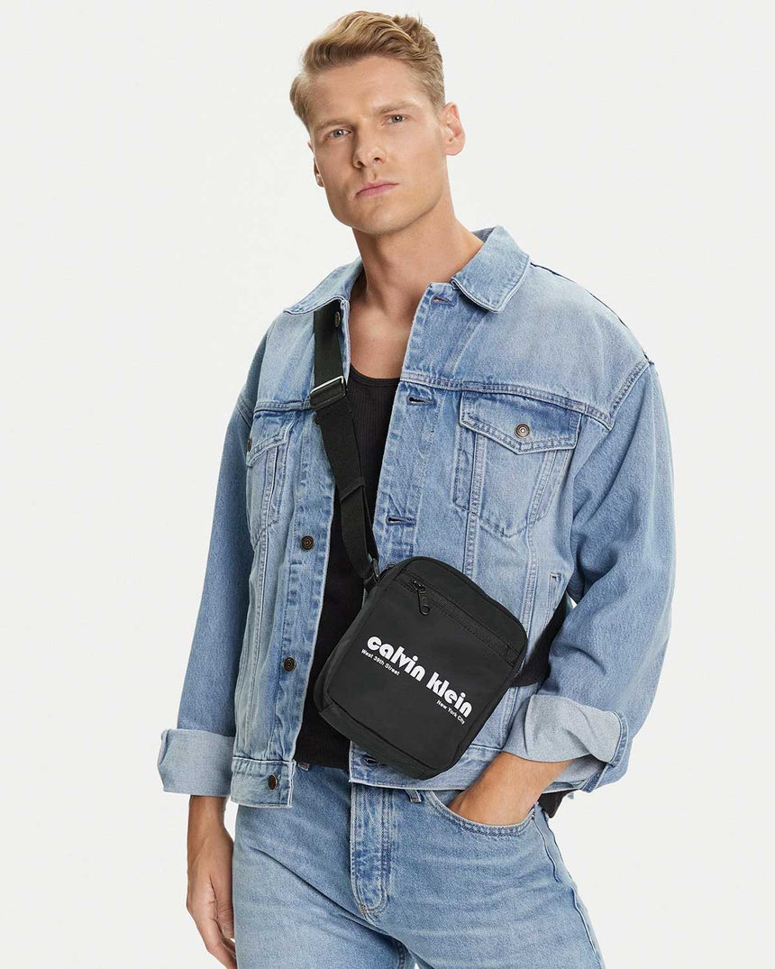 Calvin Klein Grafik Desenli Muhabir Erkek Çapraz Askılı Çanta Black