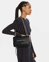 Calvin Klein Sculpted Flap Omuz Çantası Black/Neutral