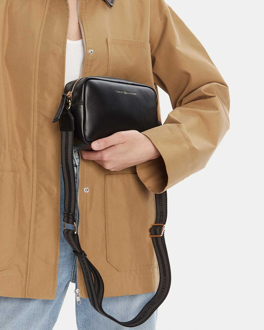 Tommy Hilfiger Logo Bantlı Kadın Çapraz Askılı Kamera Çantası Black