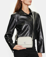 Calvin Klein Minimal Monogram Çapraz Askılı Çanta White
