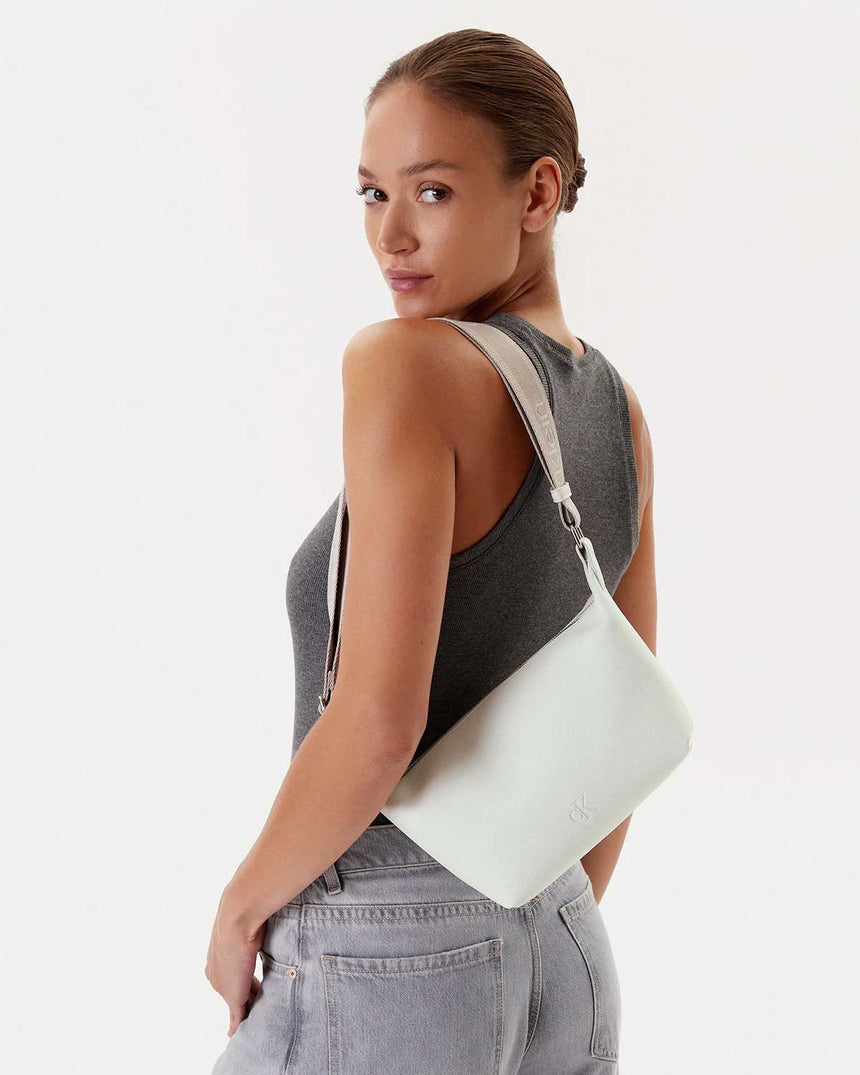Calvin Klein Ultralight Shoulder Bag Omuz Çantası Lily White
