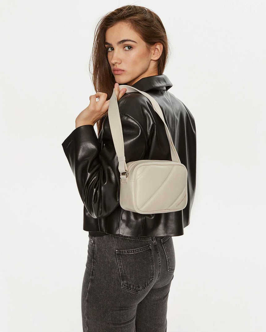 Calvin Klein Quilted Camera Bag Çapraz Askılı Çanta Beige