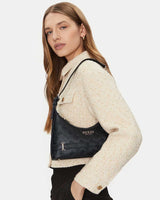 Guess Zarela Zincir Detaylı Omız Çantası Black Logo