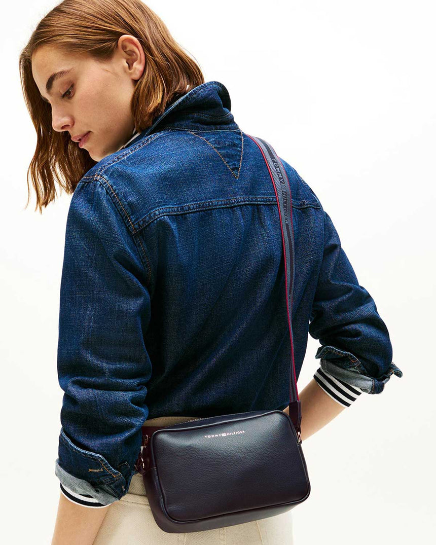 Tommy Hilfiger Logo Bantlı Kadın Çapraz Askılı Kamera Çantası Space Blue