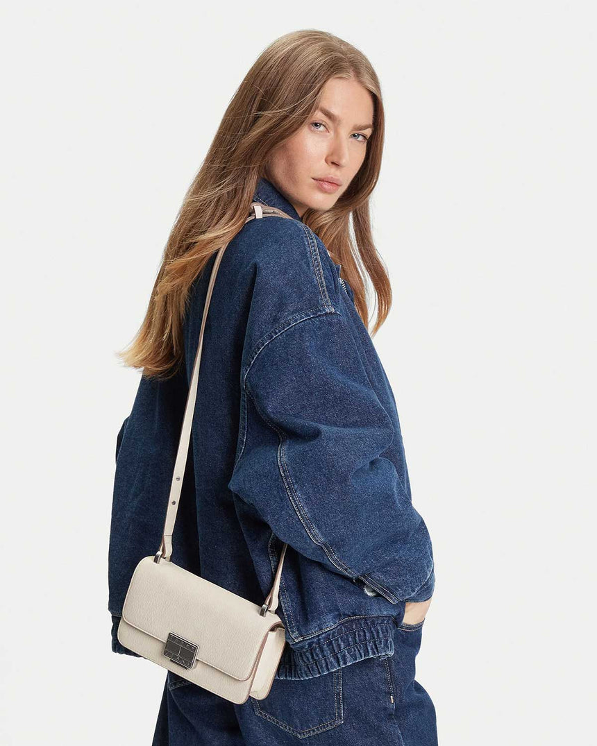 Tommy Hilfiger Parçalanmış Desenli Kadın Çapraz Askılı Çanta Newsprint