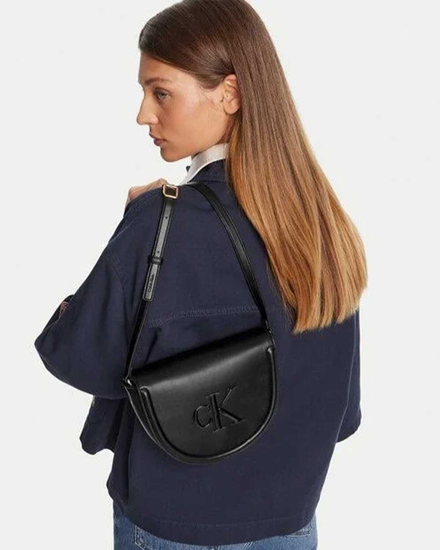 Calvin Klein Saddle Kalın Logolu Kadın Çapraz Askılı Çanta Black