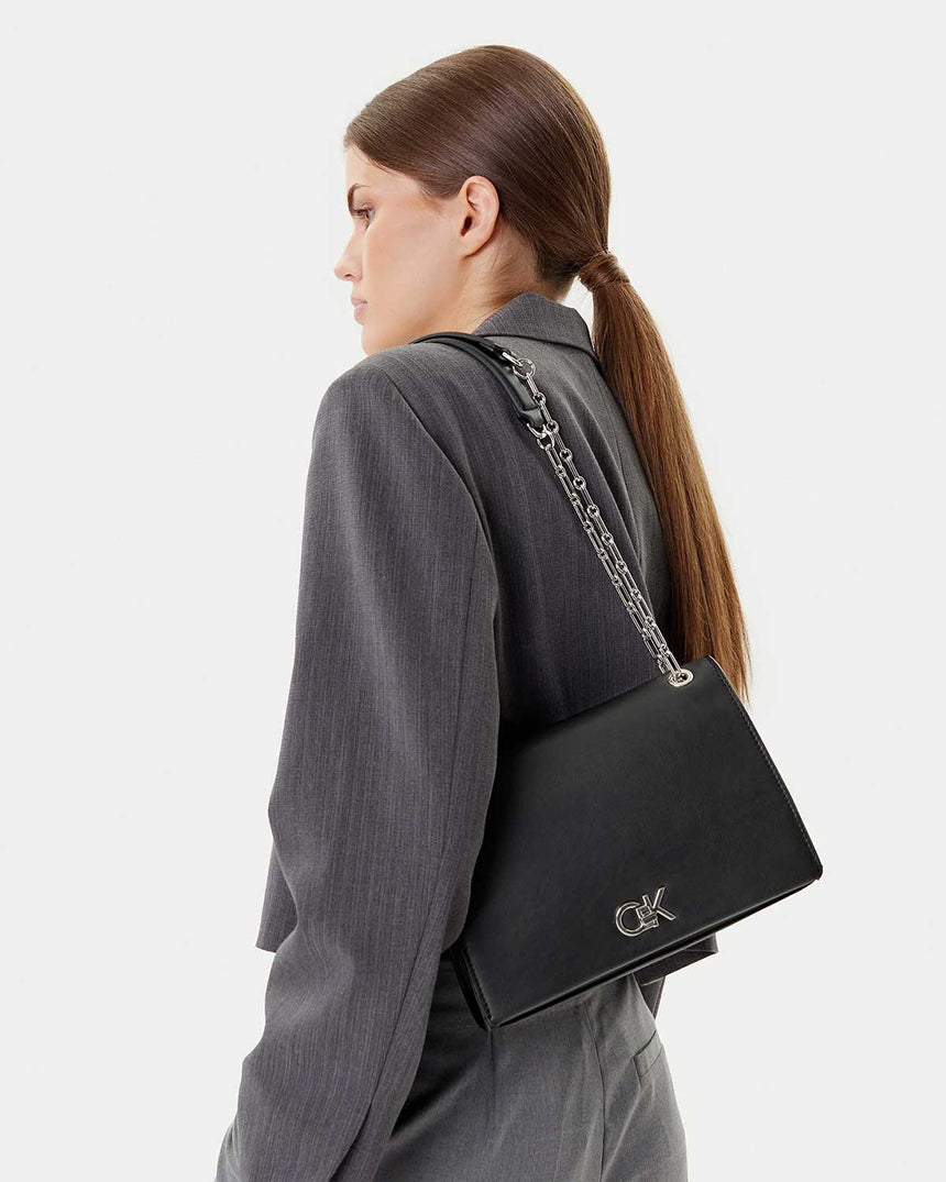 Calvin Klein Kilitlemeli Kadın Çapraz Orta Boy Askılı Çanta Black