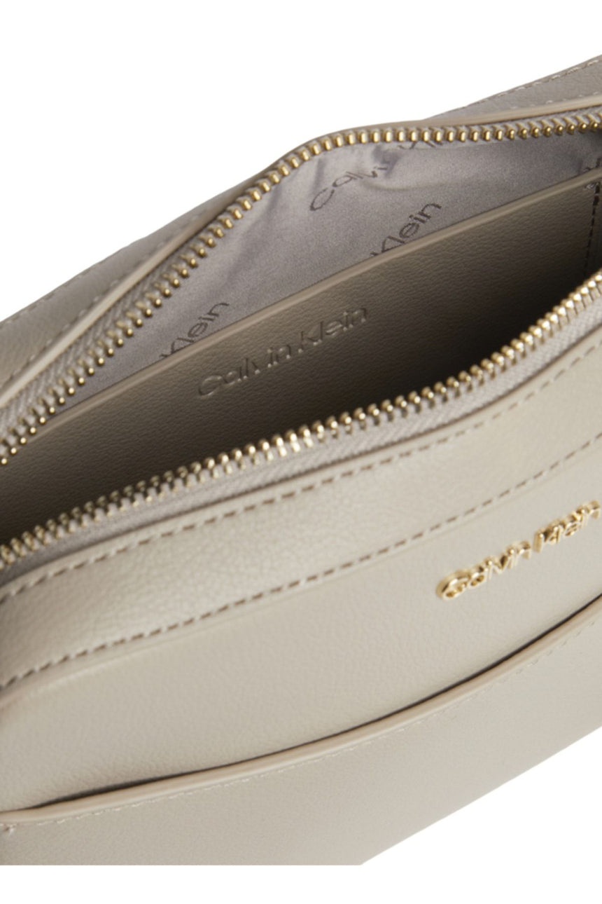 Calvin Klein Kadın Kamera Çapraz Çanta Grey