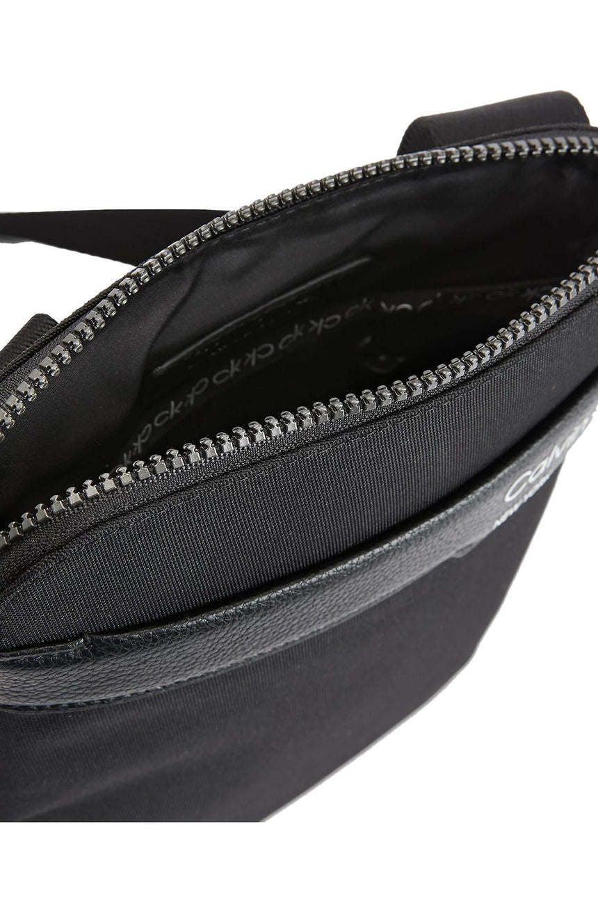 Calvin Klein Calvin ID Çapraz Askılı Erkek Çantası Black
