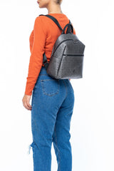 Benetton Metal Logolu Kadın Sırt Çantası Platin - Siyah