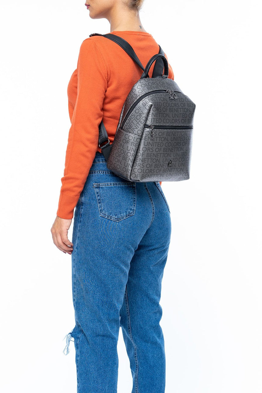 Benetton Metal Logolu Kadın Sırt Çantası Platin - Siyah