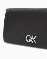Calvin Klein Kadın Kilitlemeli Değiştirilebilir Çapraz Askılı Mini Çanta Black
