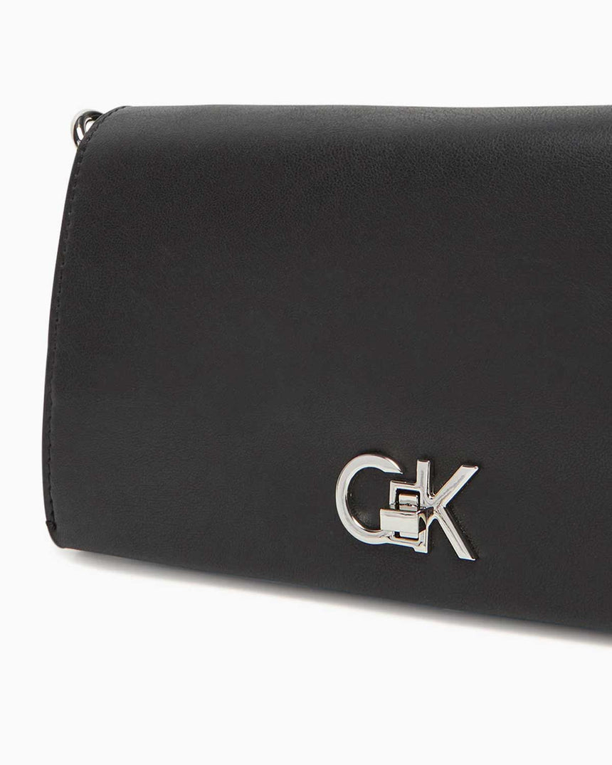 Calvin Klein Kadın Kilitlemeli Değiştirilebilir Çapraz Askılı Mini Çanta Black
