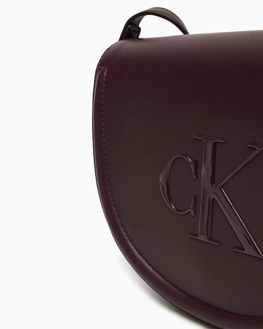 Calvin Klein Saddle Kalın Logolu Kadın Çapraz Askılı Çanta Fudge