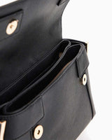 Guess Anadela Zincir Detaylı Omuz Çantası Black