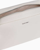 Calvin Klein Must Small Logolu Çapraz Askılı Çanta Chalk