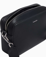 Calvin Klein Must Small Logolu Çapraz Askılı Çanta CK Black