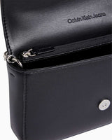 Calvin Klein Sculpted Flap Minibag Çapraz Askılı Çanta Black/White