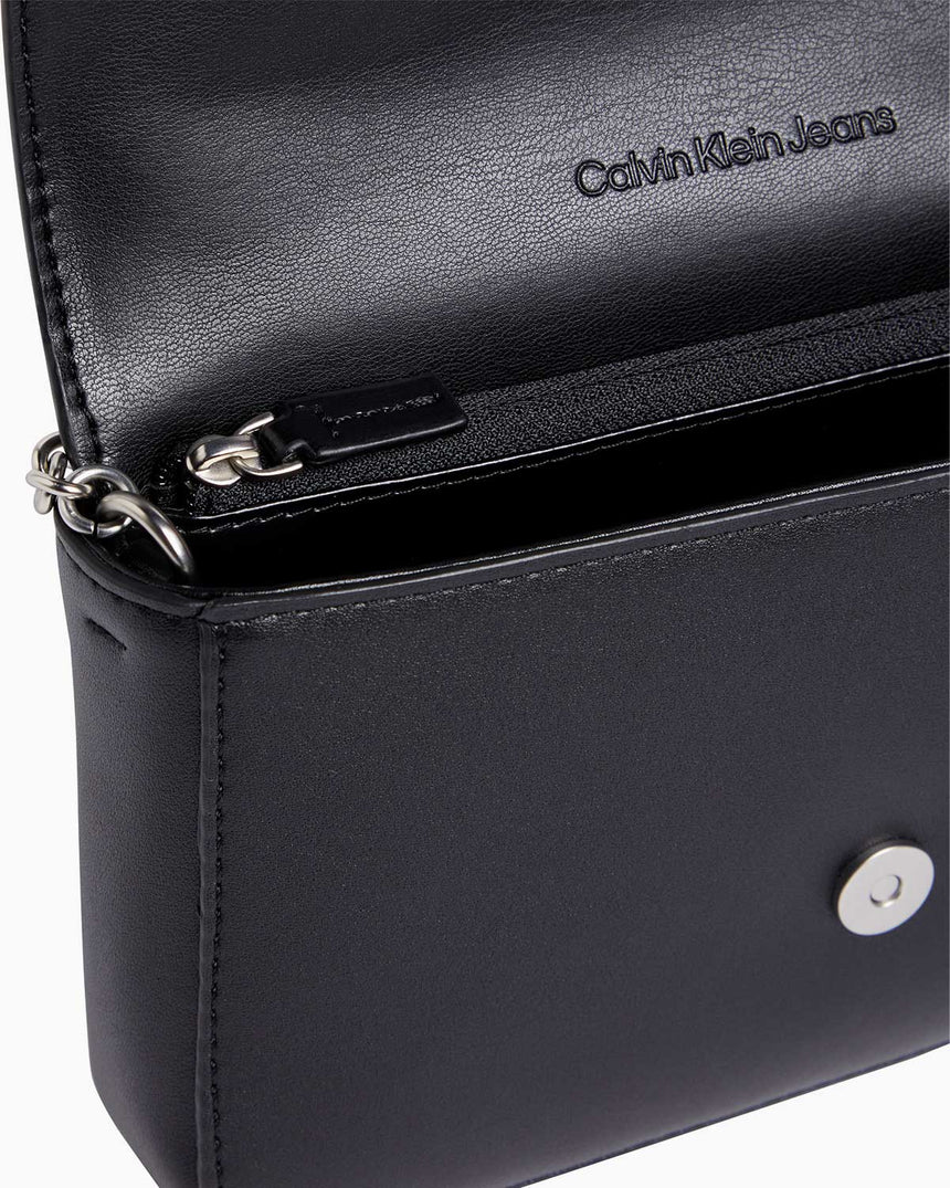 Calvin Klein Sculpted Flap Minibag Çapraz Askılı Çanta Black/White