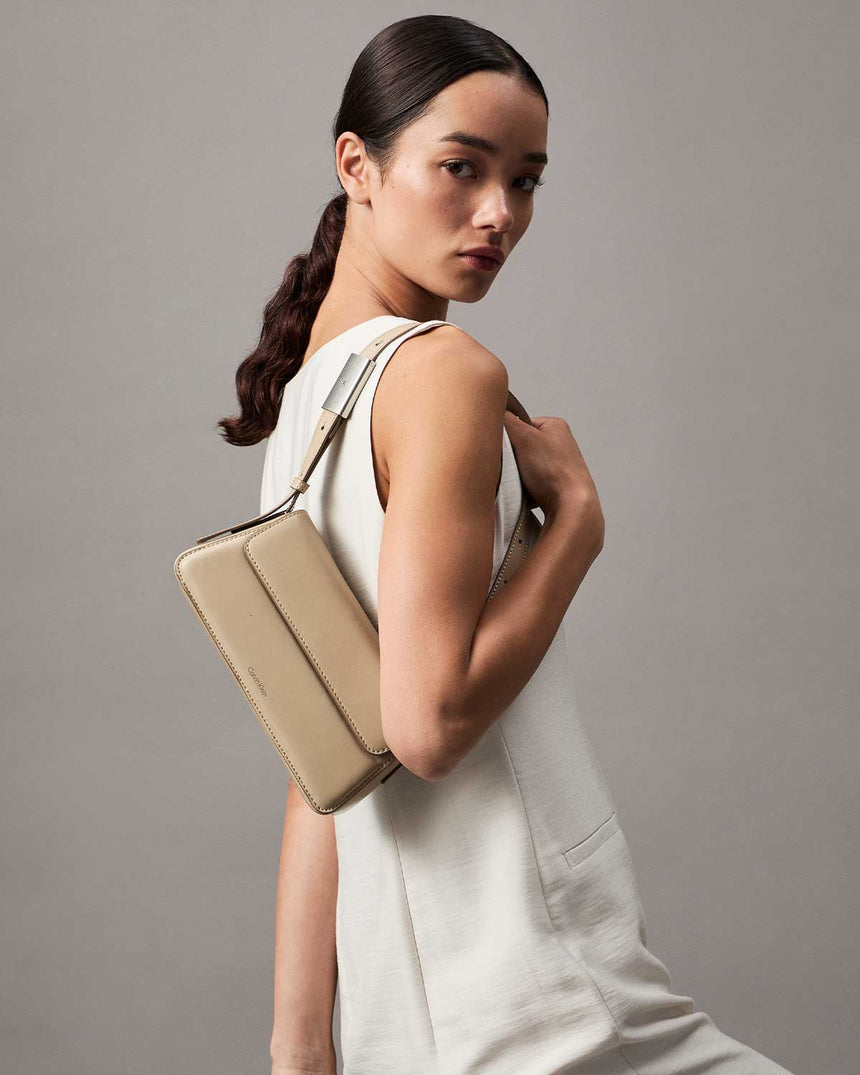 Calvin Klein Belted Small Shoulder Bag Omuz Çantası Crockery