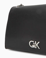 Calvin Klein Kilitlemeli Kadın Çapraz Orta Boy Askılı Çanta Black