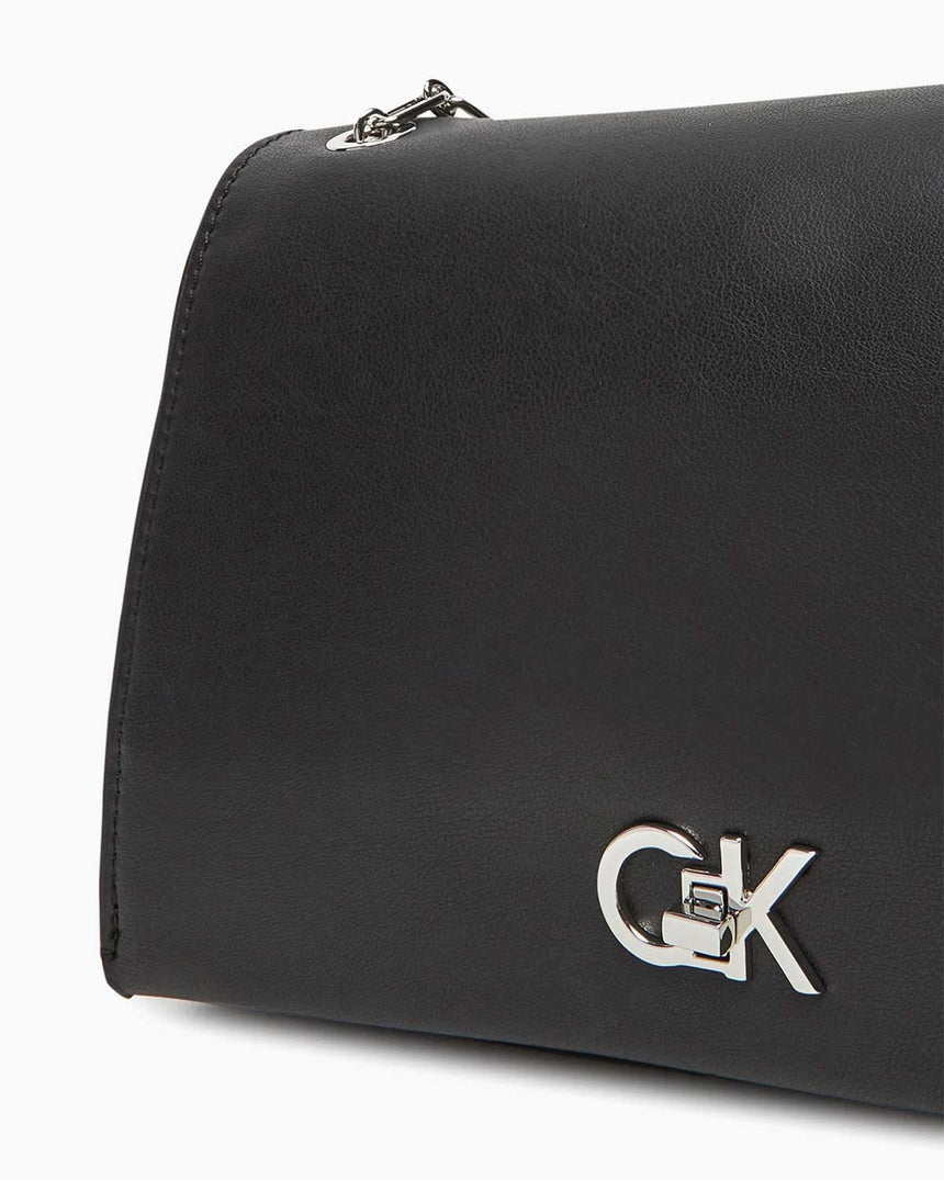 Calvin Klein Kilitlemeli Kadın Çapraz Orta Boy Askılı Çanta Black