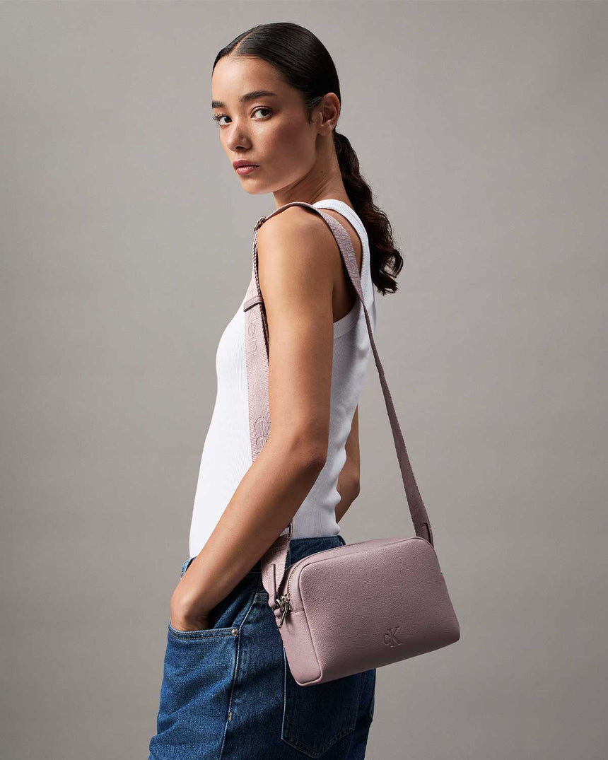 Calvin Klein Ultralight Kalın Askılı Camera Bag Quail