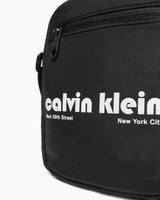 Calvin Klein Grafik Desenli Muhabir Erkek Çapraz Askılı Çanta Black