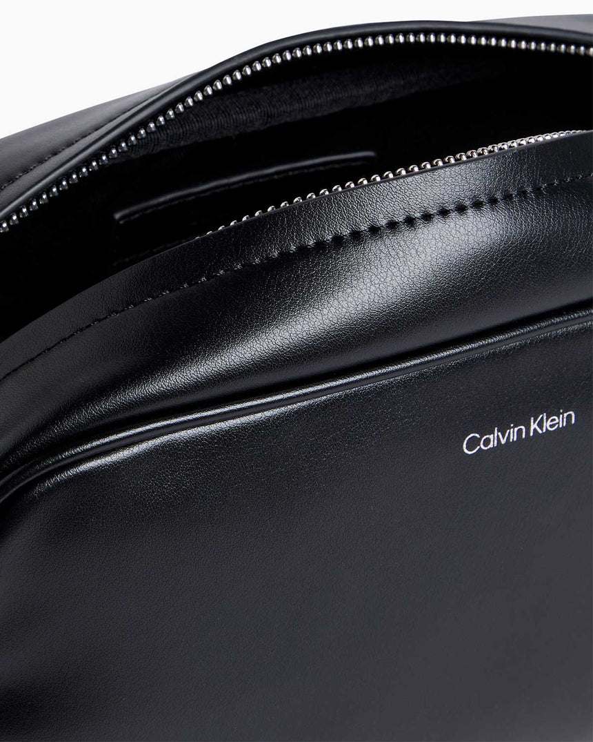 Calvin Klein Sleek Washbag Makyaj Çantası Ck Black Smooth