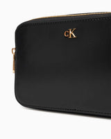 Calvin Klein Kadın Kamera Çantası BLACK / ANTIQUE LIGHT GOLD