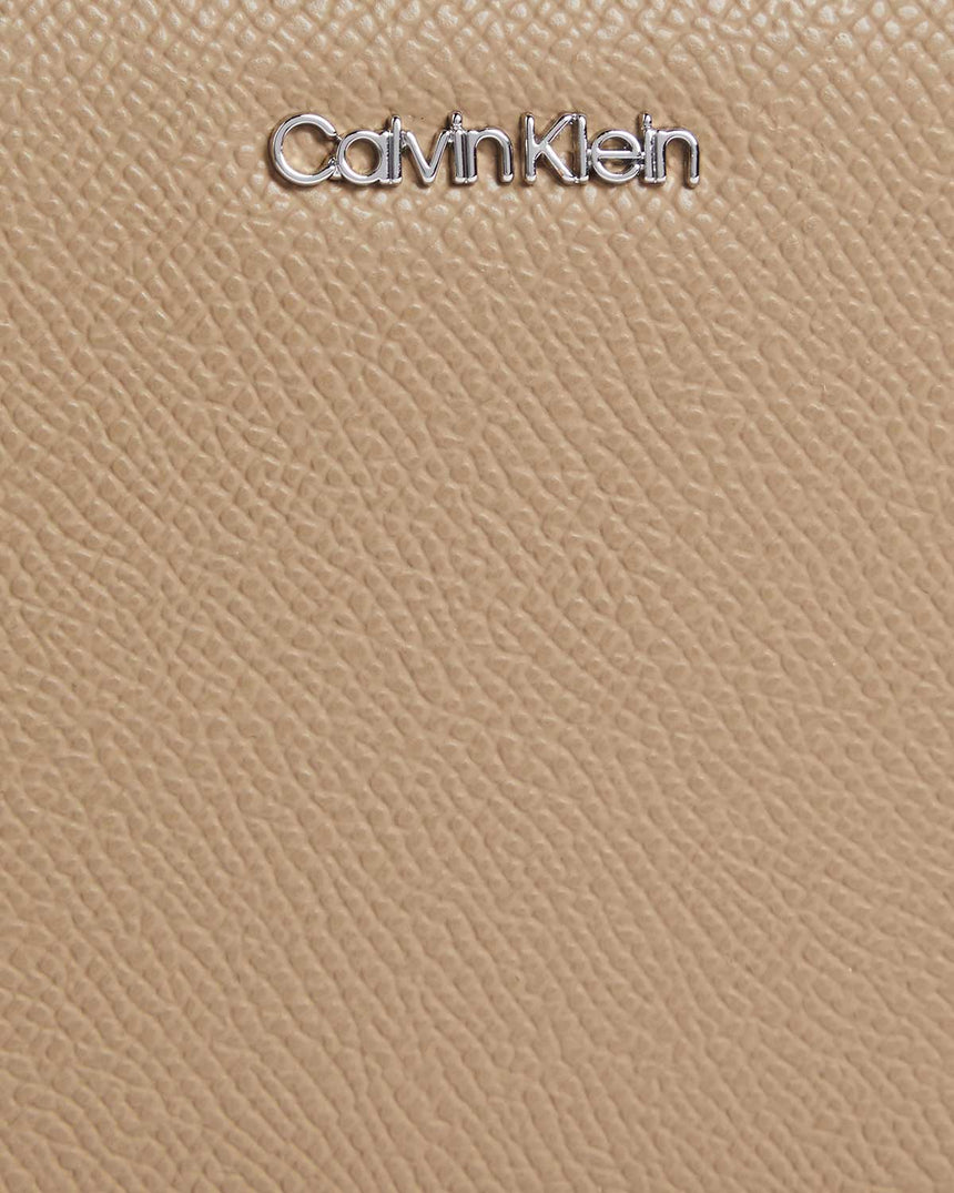 Calvin Klein Must Kartlık Amphora