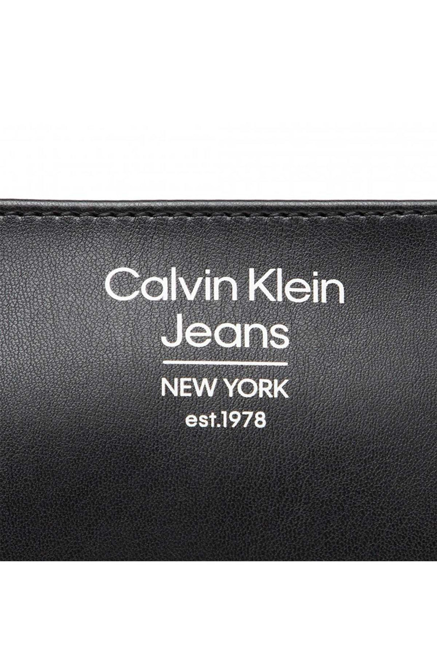Calvin Klein Sculpted Soulder Pouch Black