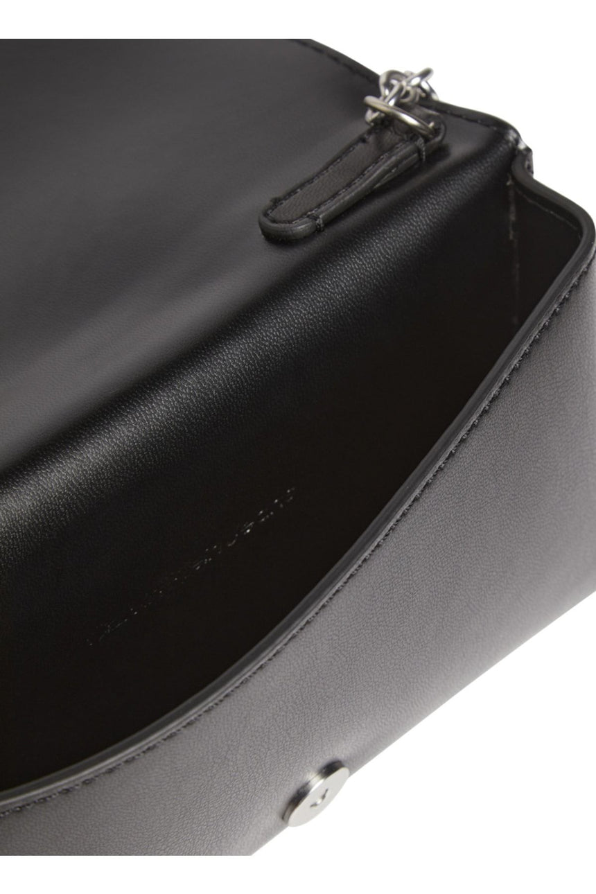Calvin Klein Ck Kabartma Logolu Zincir Askılı Kadın Çapraz Omuz Çantası Black