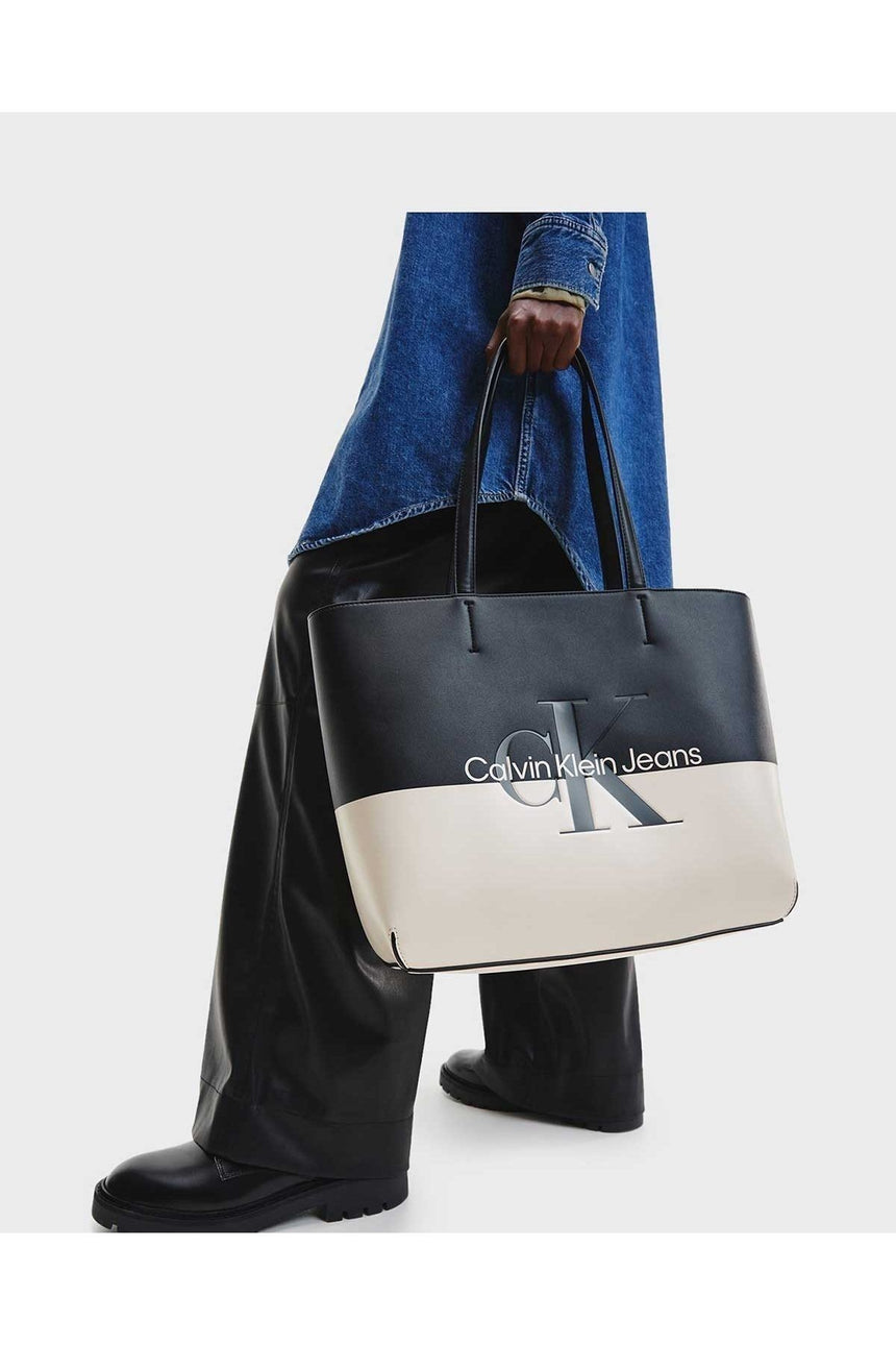 Calvin Klein Sculpted Shopper Kadın Omuz Çantası Black / White