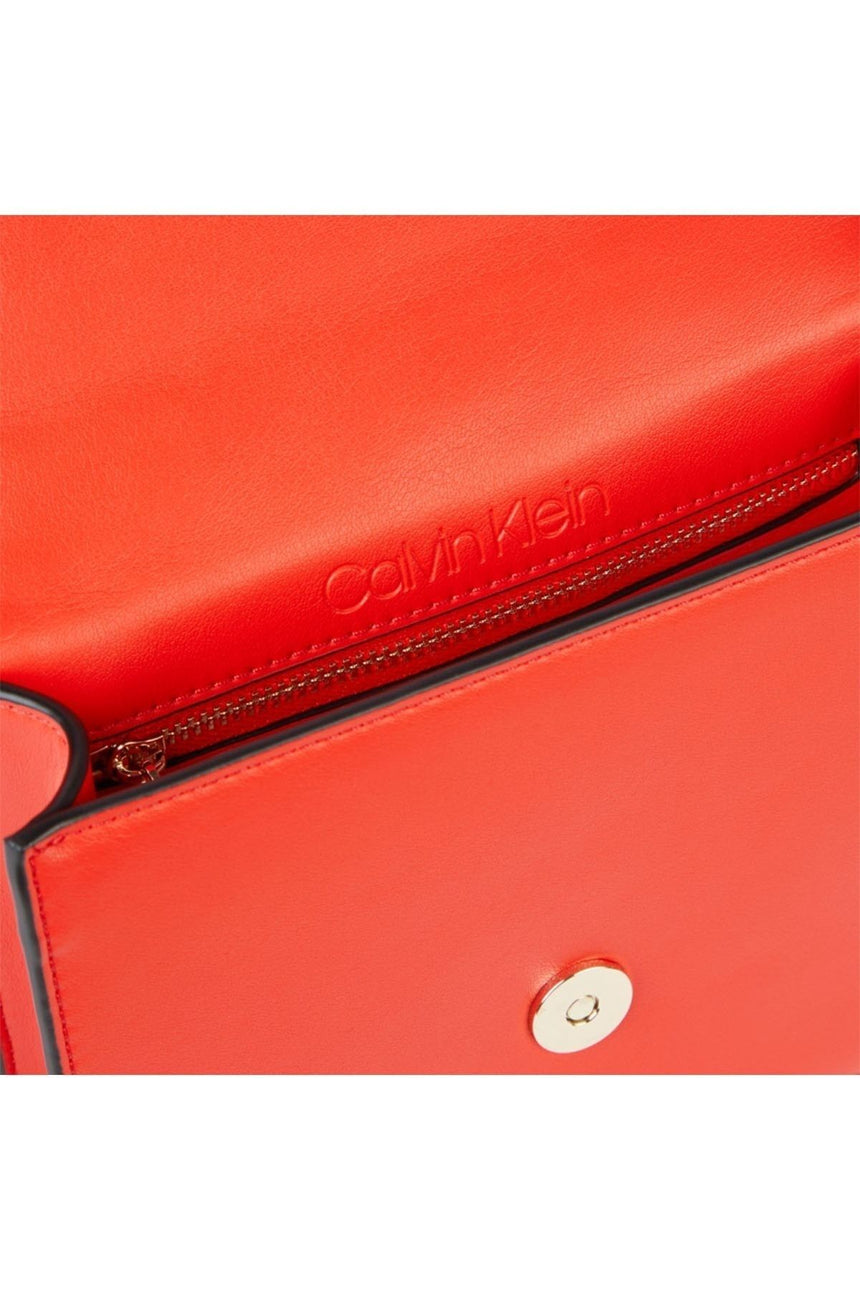 Calvin Klein Kadın Flap Shoulder Bag Sm Omuz Çantası Vibrant Coral