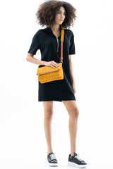 Benetton Logo Baskılı Çapraz Askılı Kadın Çantası Hardal - Camel