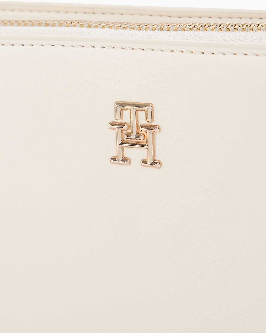 Tommy Hilfiger Logotape Camera Bag Sugarcane