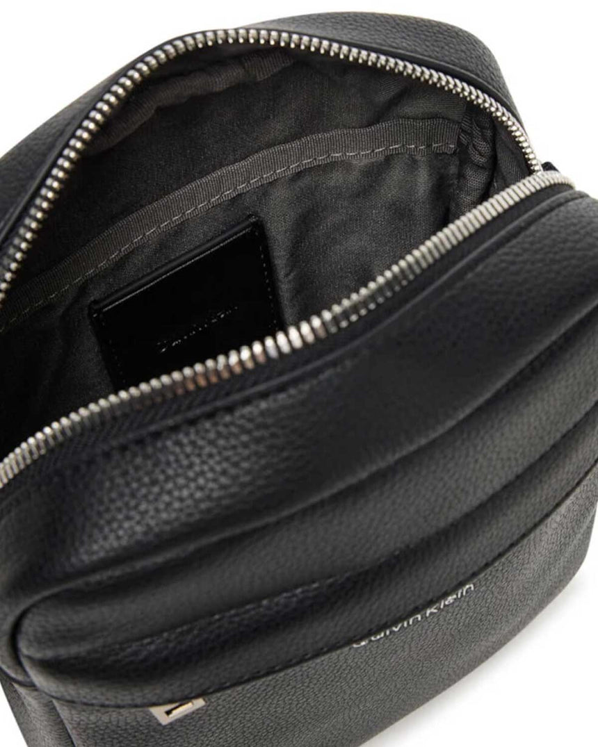 Calvin Klein Raised Logo Erkek Çapraz Askılı Çanta Black