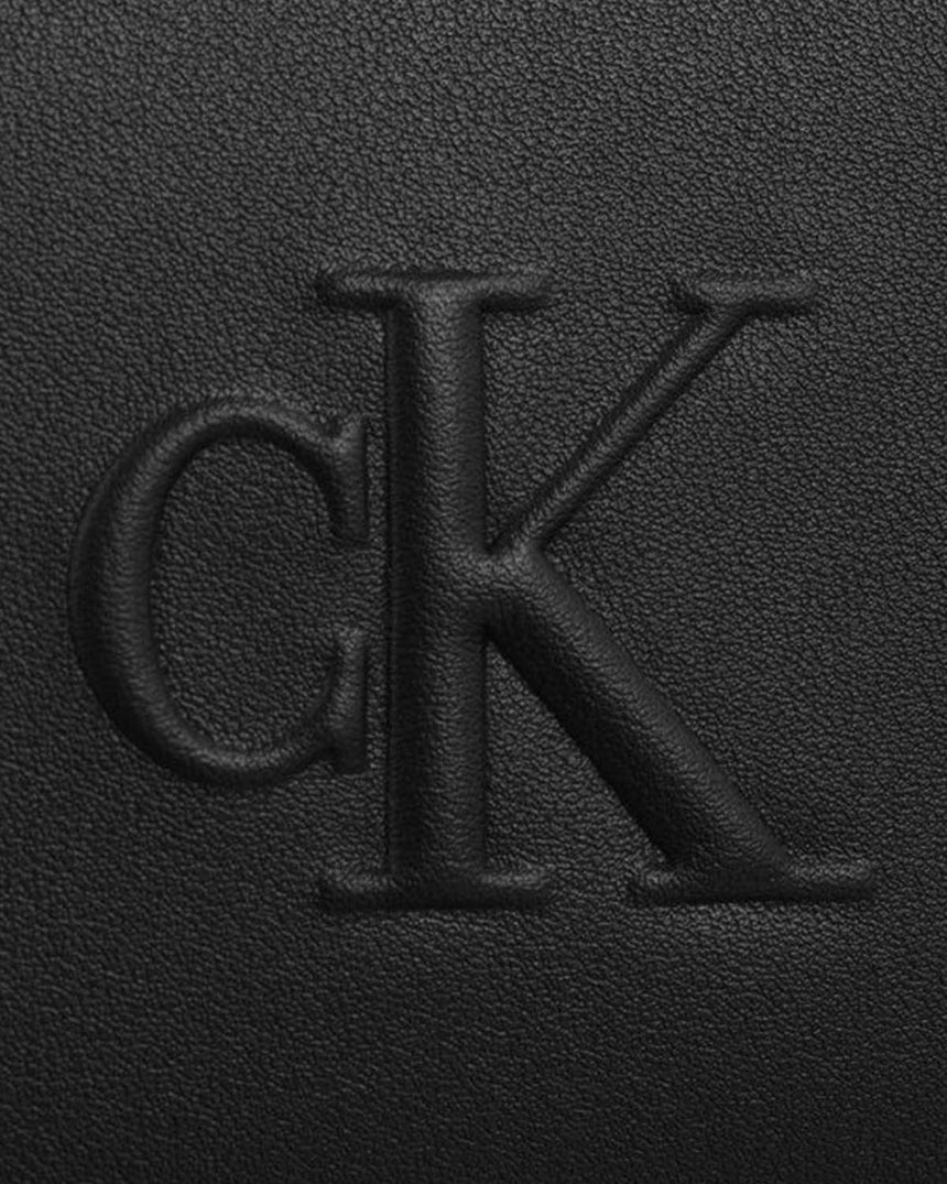 Calvin Klein Sculpted Deboss Fermuarlı Kadın Cüzdan Black