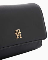 Tommy Hilfiger Eternity Zincir Detaylı Çapraz Askılı Çanta Black