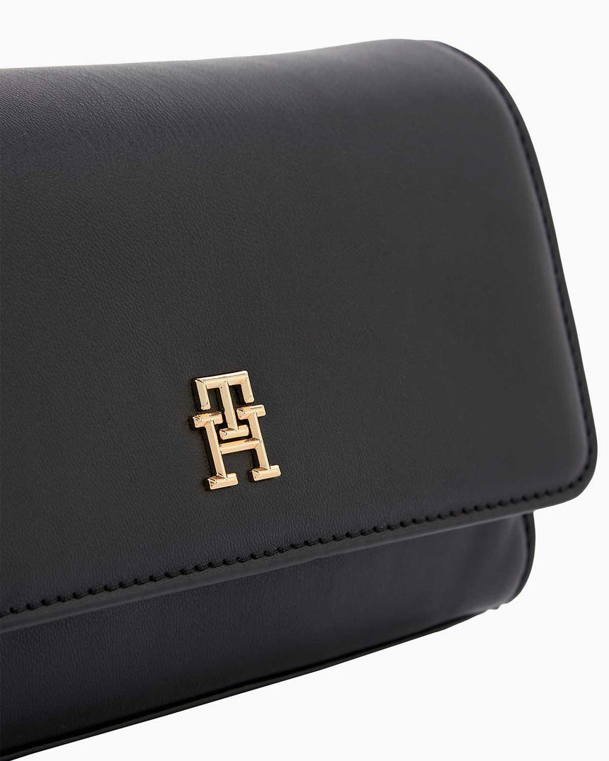 Tommy Hilfiger Eternity Zincir Detaylı Çapraz Askılı Çanta Black