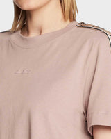 Guess Logo Şeritli Bisiktlet Yaka Tshirt Posh Taupe