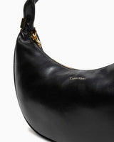 Calvin Klein Sıkıştırılmış Yumuşak Hilal Kadın Omuz Çantası CK Black