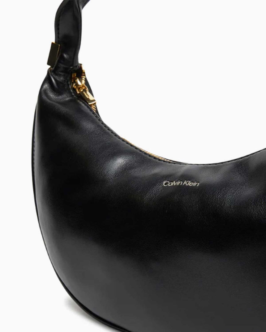 Calvin Klein Sıkıştırılmış Yumuşak Hilal Kadın Omuz Çantası CK Black