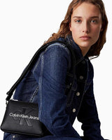 Calvin Klein Jeans Sculpted Camera Pouch Çapraz Askılı Çanta Fashion Black
