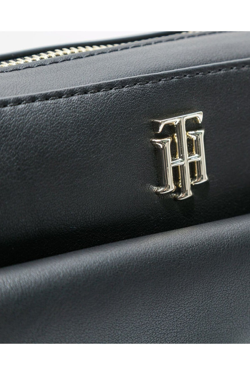 Tommy Hilfiger Th Seasonal Çapraz Askılı Kadın Çantası Black