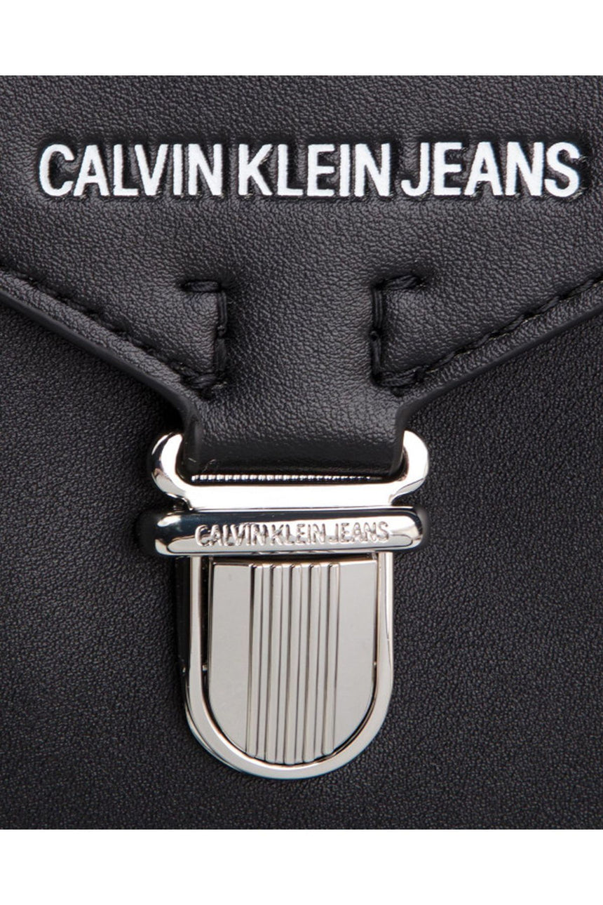 Calvin Klein Sculpted Flap Bp 30 "V-Flap" Kadın Sırt Çantası Black