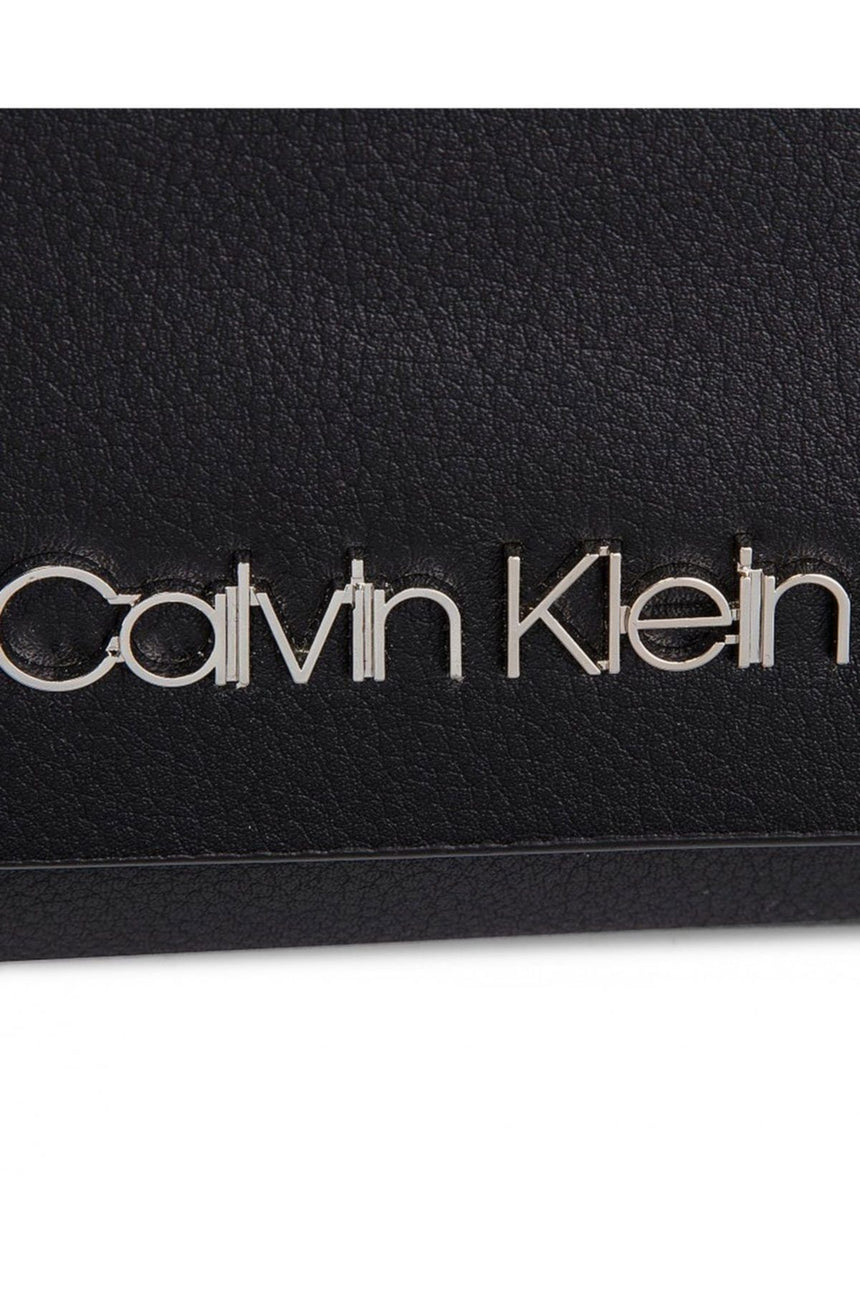 Calvin Klein Tack Med Flap Çapraz Askılı Kadın Çantası Black
