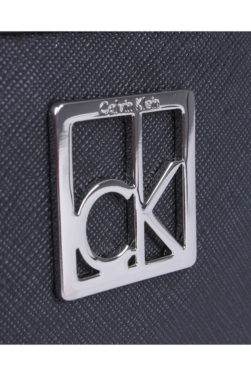 Calvin Klein Scarlett Lena Wristlet Kadın Cüzdanı Black